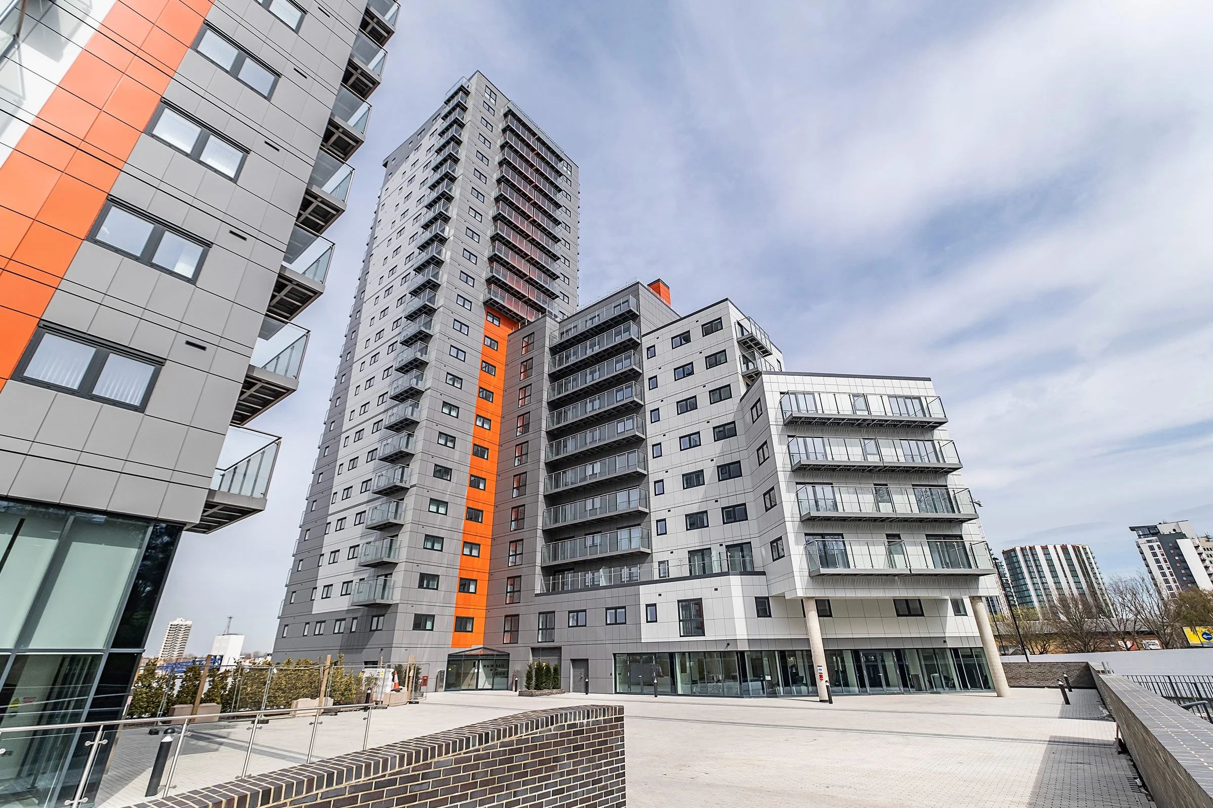 212 APARTMENTS, 23 STORIES: DELIVERING MAST QUAY IN WOOLWICH