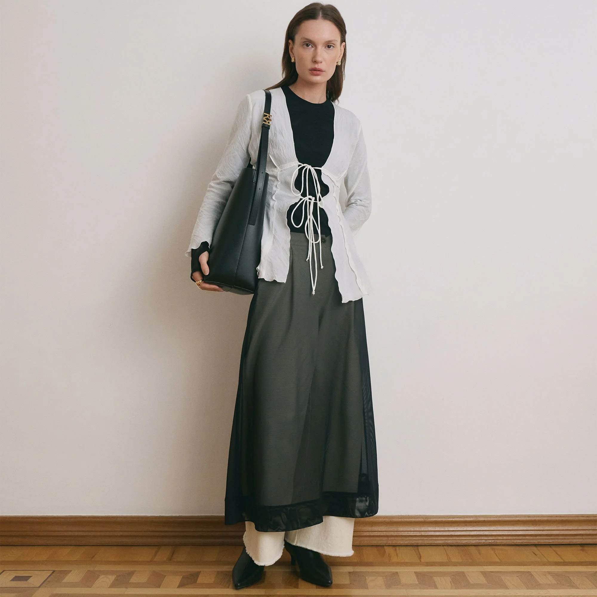 Tofi Tote Balck model 01 web.jpg