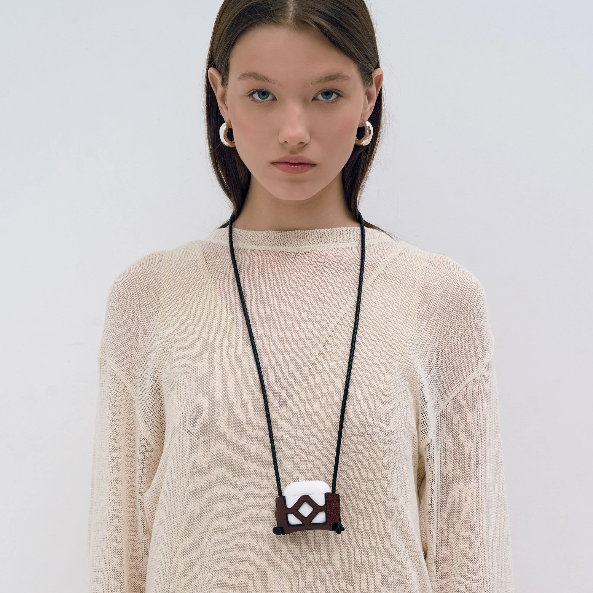Kate-Kore-AirPods-4-Saffiano-Brown-model-web.jpg