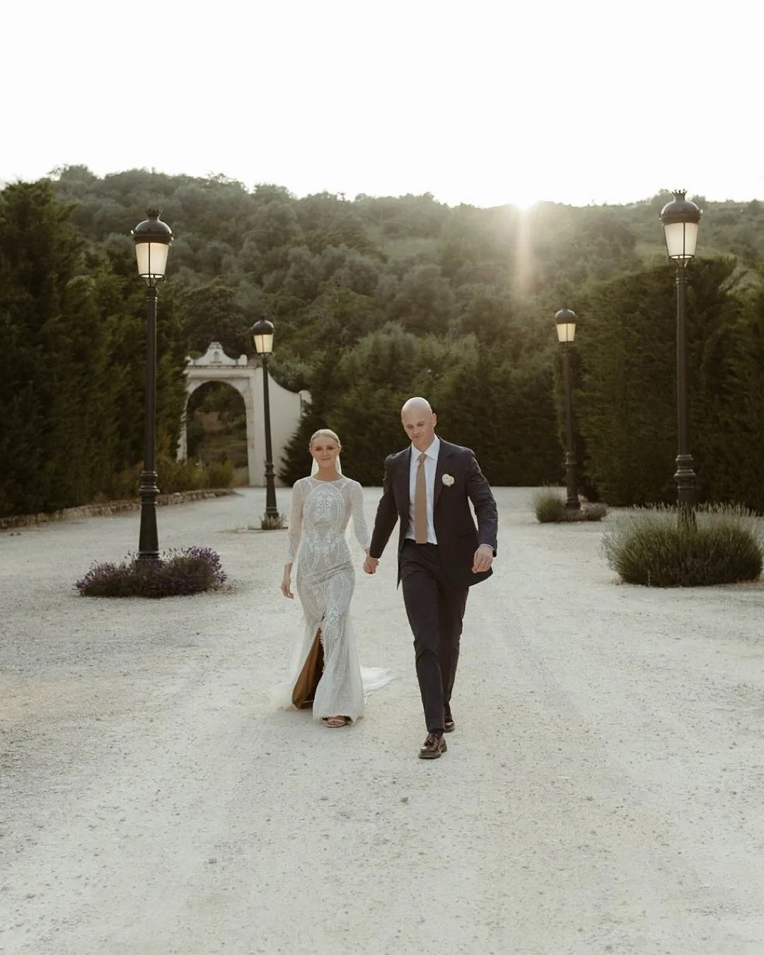 Now that the rain has arrived, I can&rsquo;t help but feel nostalgic for the beautiful love stories of last summer, like this one I captured for my friend @brunomoreira_photography