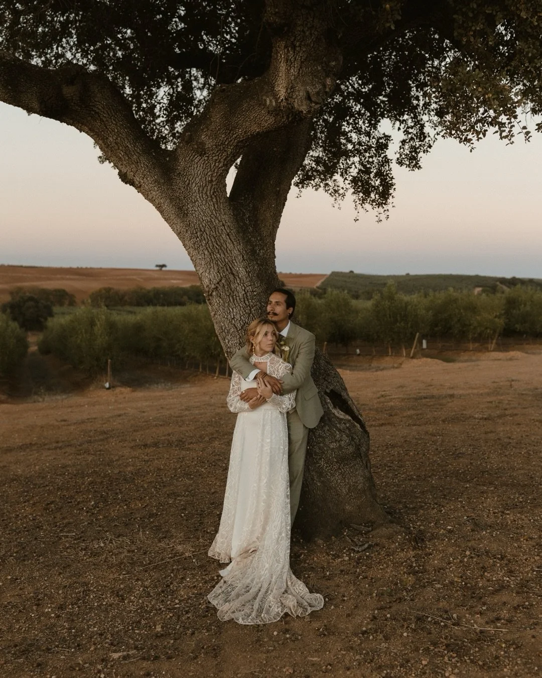Catarina &amp; Bryhan said yes at the @montedoramalho , wrapped in the golden light of the Alentejo.

A day that flowed naturally, from open-air vows to a quiet sunset among olive trees. This light doesn&rsquo;t need direction, it tells the story on 