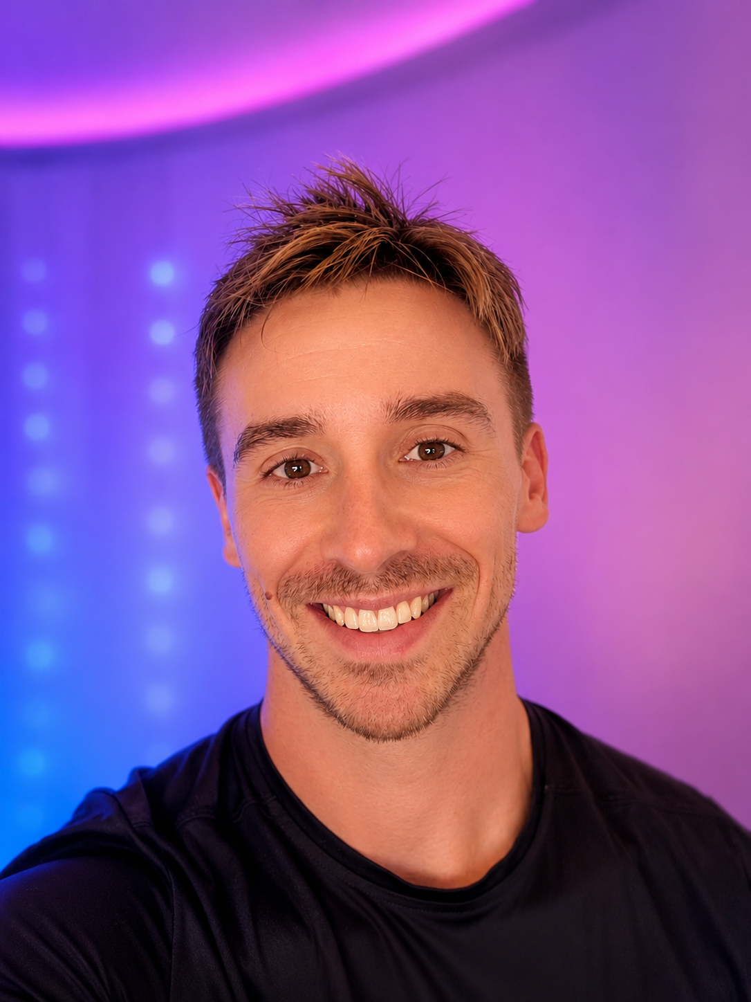 Portrait de Kévin, notre partenaire, éducateur spécialisé pour les enfants, adolescents et adultes présentant un TDAH, TSA ou autre besoin spécifique