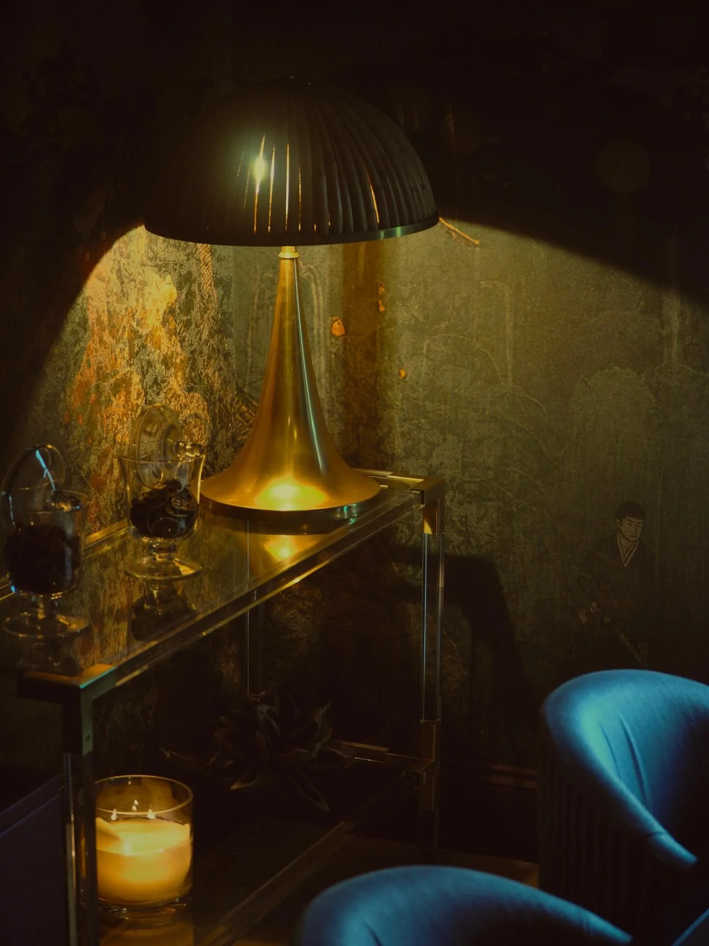 Layers of light, shadows and quiet luxury.

#DesignDetails #ClubOcho #OchoCotswolds #CotswoldsDesign #LuxuryInteriors #LuxuryDesign #InteriorPhotography #QuietLuxury #ProvateMembersClub 

📸@seminara_giorgia