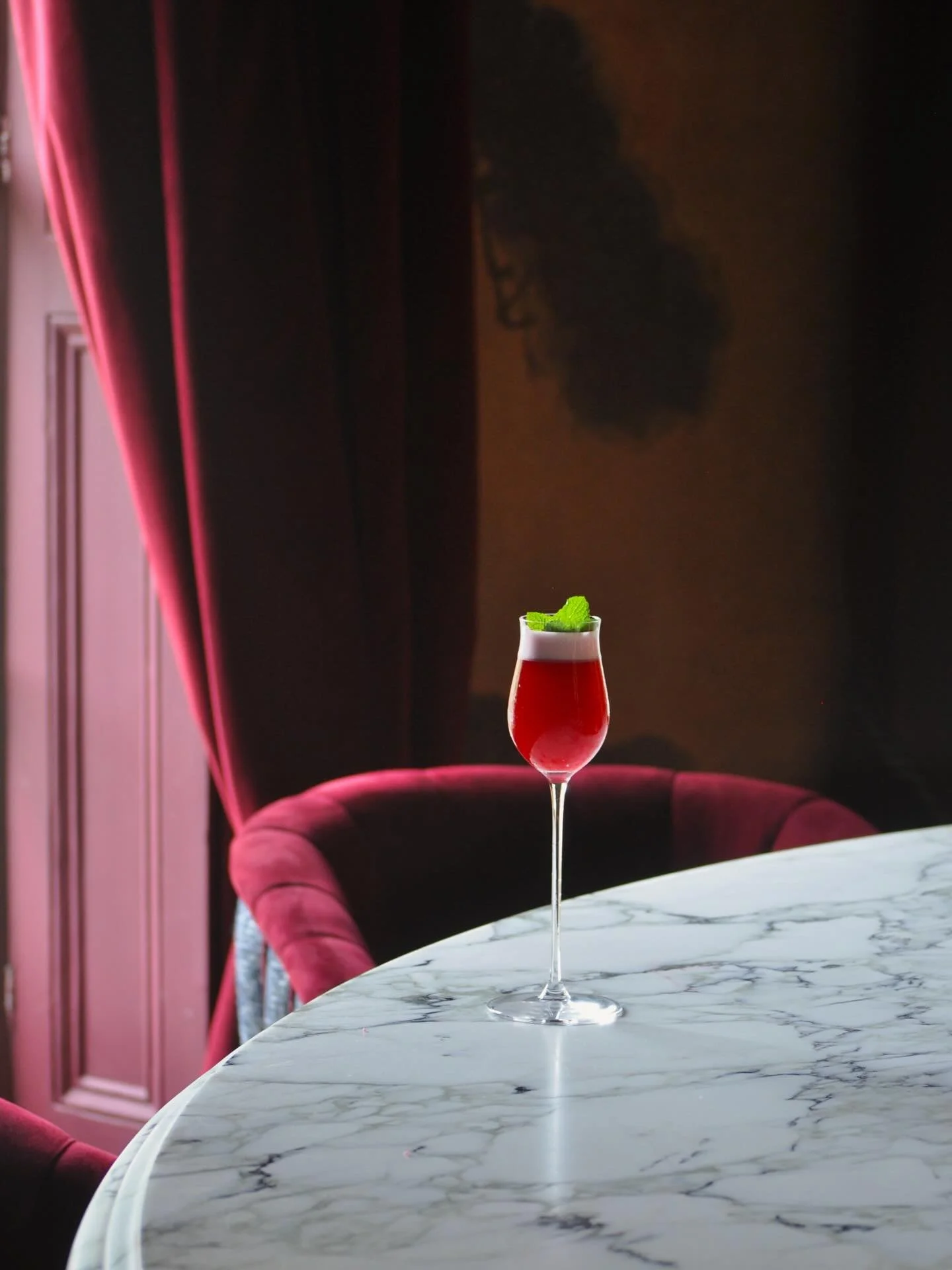 A moment poured in Ocho&rsquo;s red velvets

-

#OchoClub #OchoCotswolds #PrivateMembersClub #MembersClub #FineSpirits #LuxuryLifestyle #CotswoldLuxury