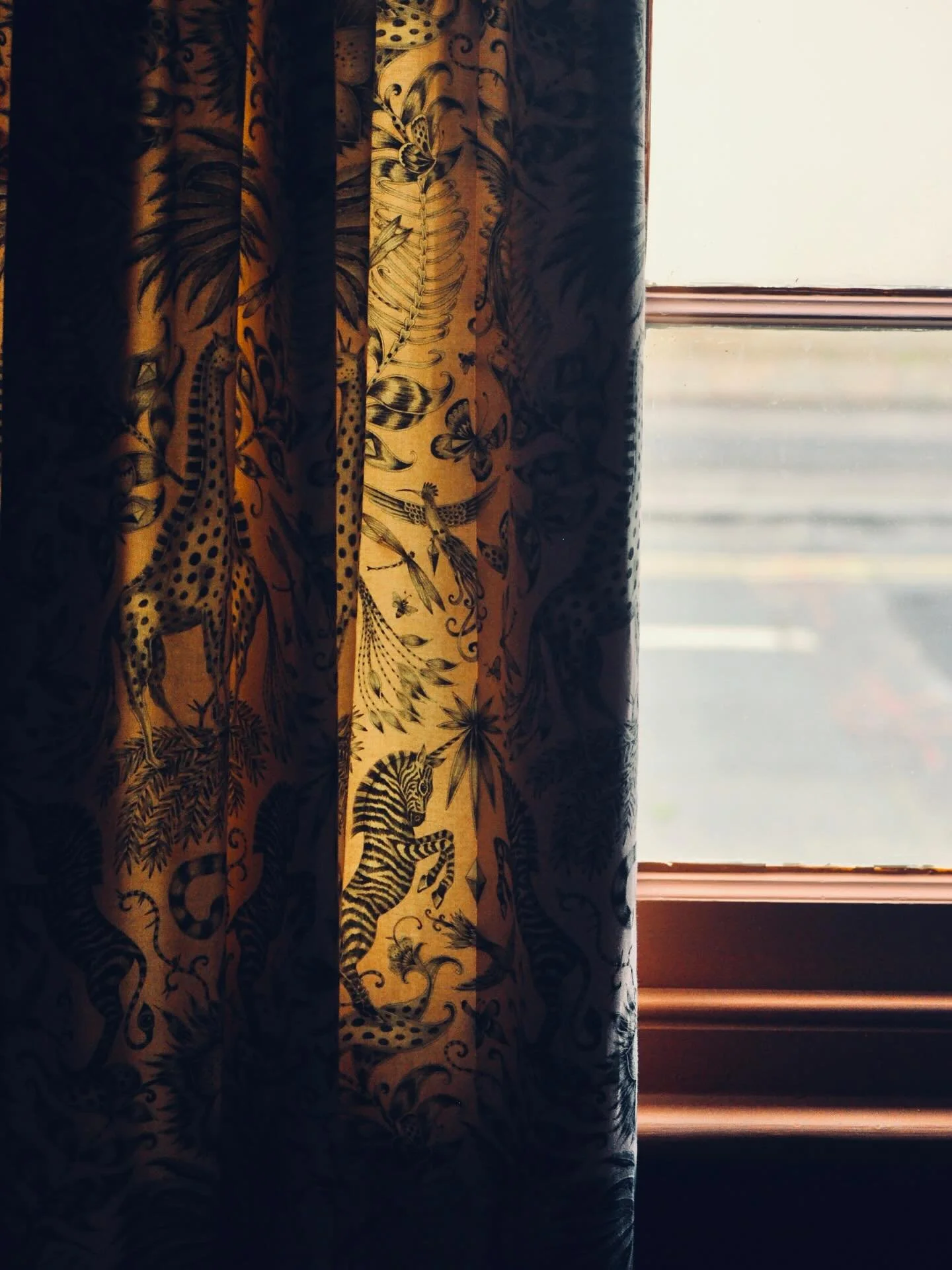 Golden hour behind the curtains of Ocho

#ClubOcho #OchoCotswolds #CotswoldLife #LuxuryCotswold #VIPguest #PoetrySociety #LiteratueFestival #CotswoldNightlife #LuxuryLifestyle