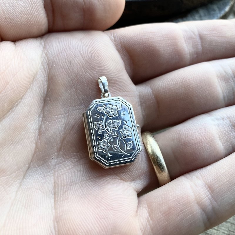 vintage floral engraved sterling silver locket 5.jpeg