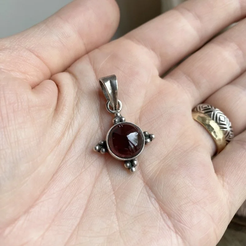 vintage sterling silver garnet pendant 3.jpeg