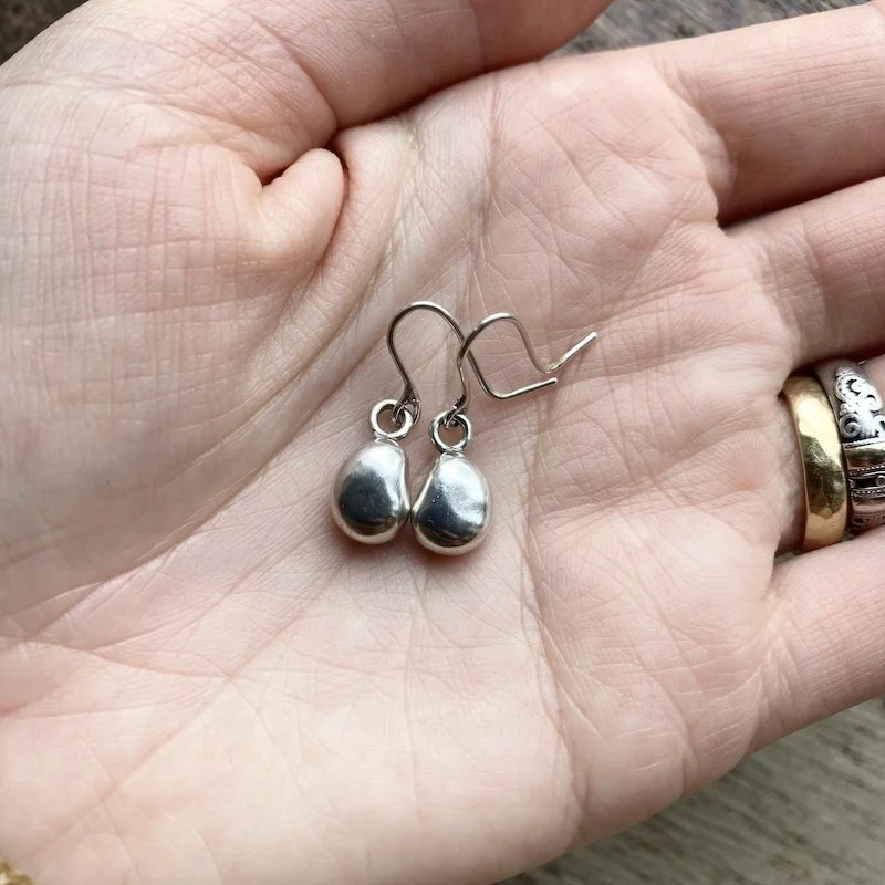 vintage solid silver pebble earrings 4.jpeg