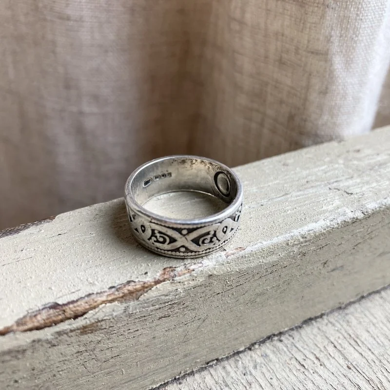 vintage ornate sterling silver ring 3.jpeg