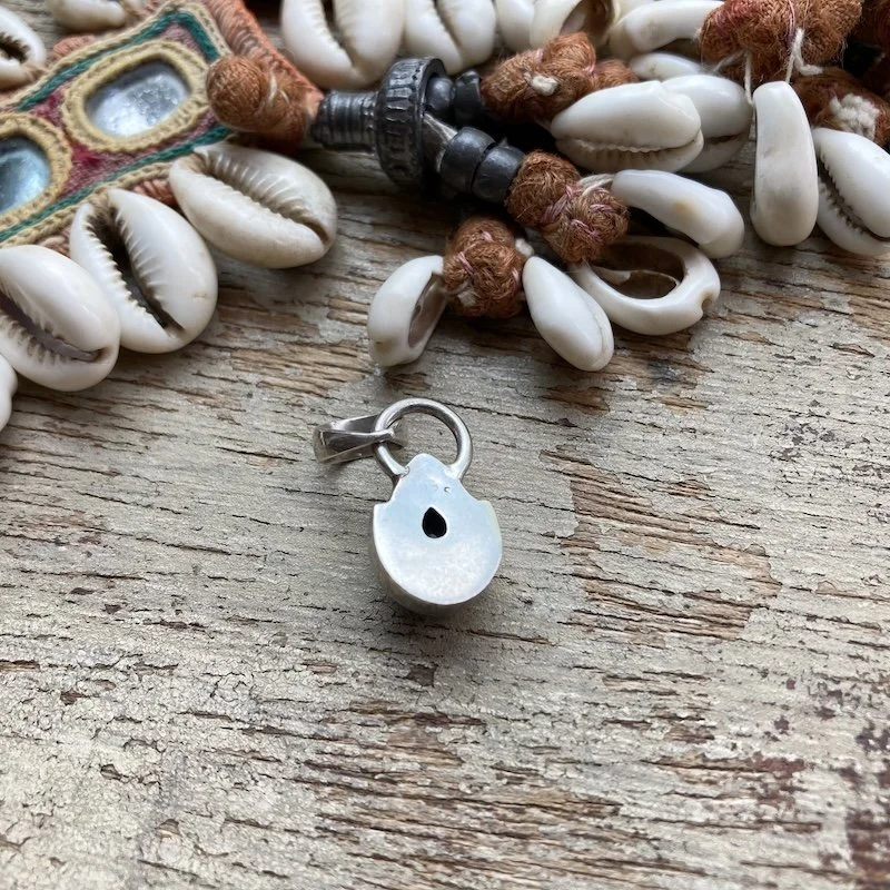 vintage sterling silver onyx pendant 2.jpeg