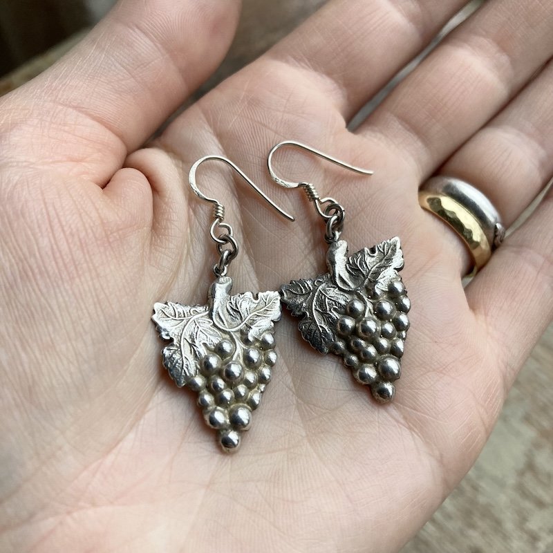 vintage solid silver grape earrings 4.jpeg