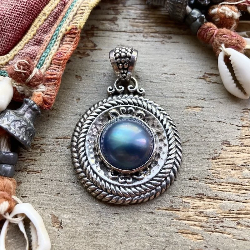 sterling silver peacock pearl pendant 1.jpeg
