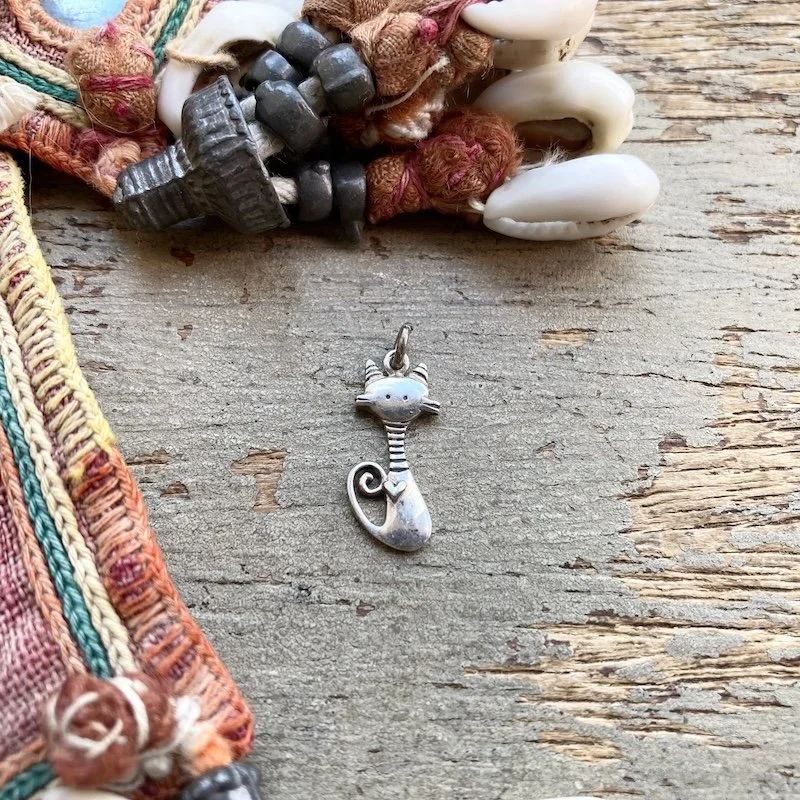 cute little sterling silver cat pendant 1.jpeg