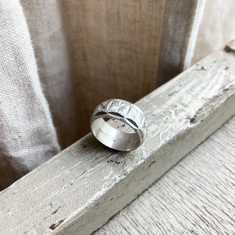 vintage sterling silver sunburst engraved ring 2.jpeg