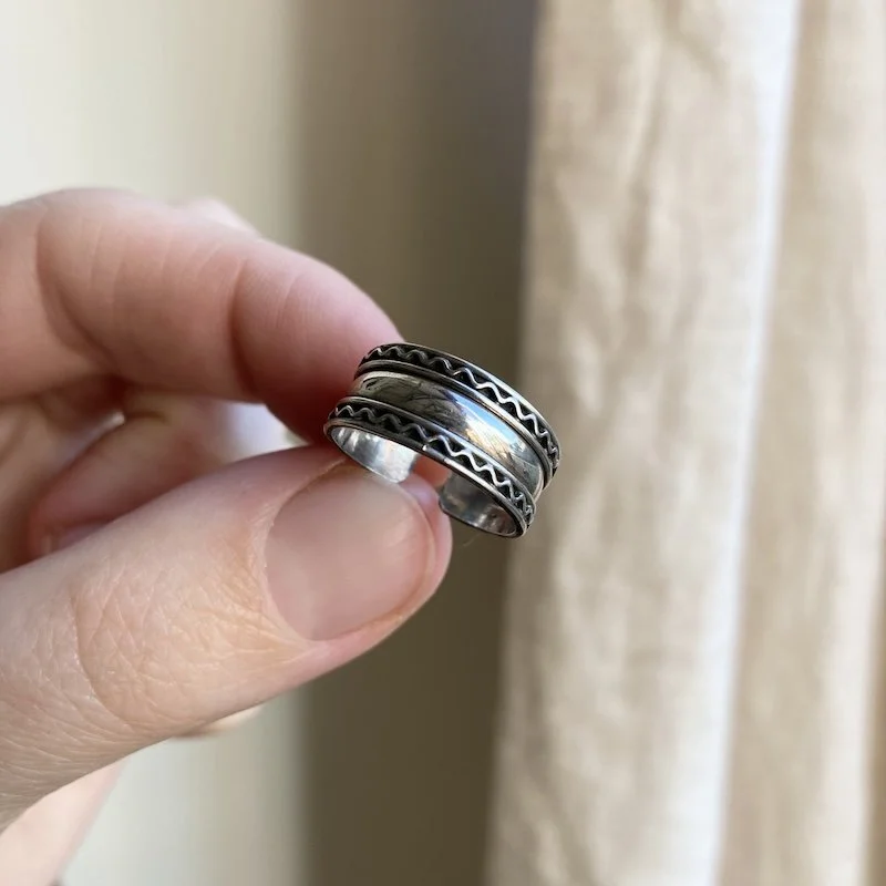 vintage sterling silver toe:pinkie ring 3.jpeg