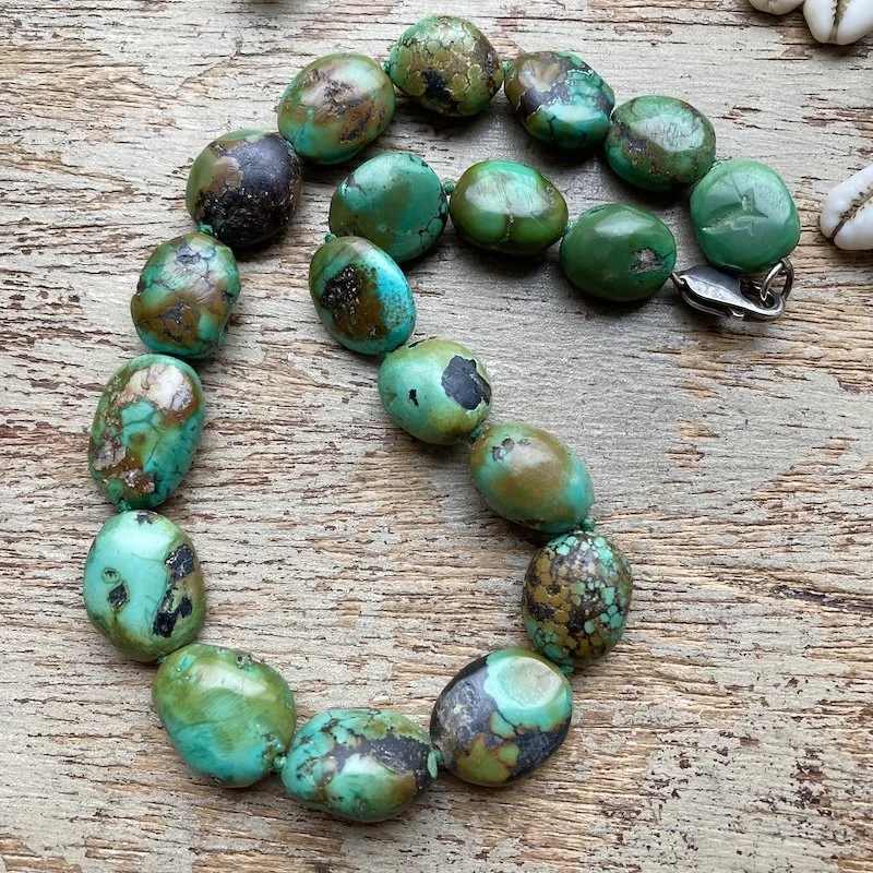 beautiful old turquoise beaded necklace  7.jpeg