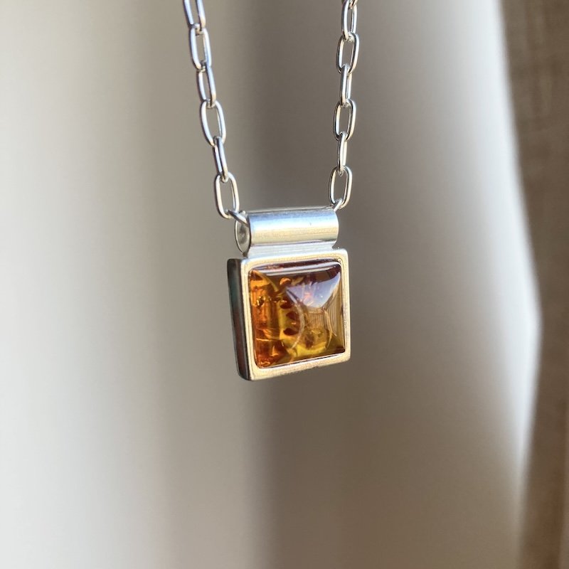 Fab Vintage Simple Sterling Silver Amber Necklace