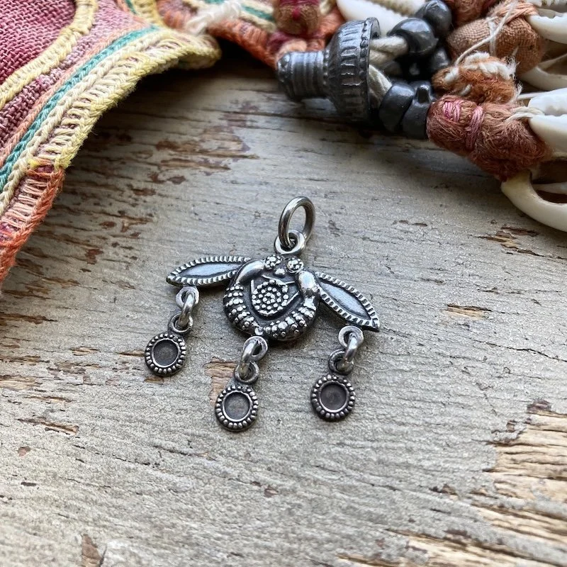 sterling silver Minoan bee pendant 1.jpeg