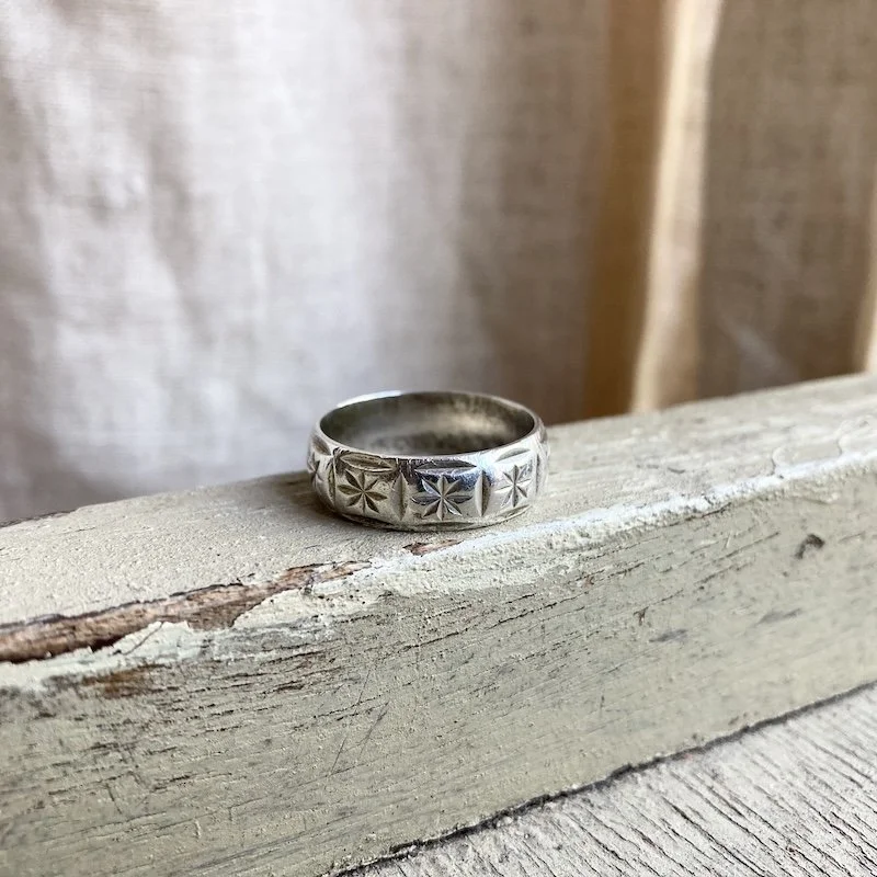 vintage solid silver engraved star burst ring 2.jpeg