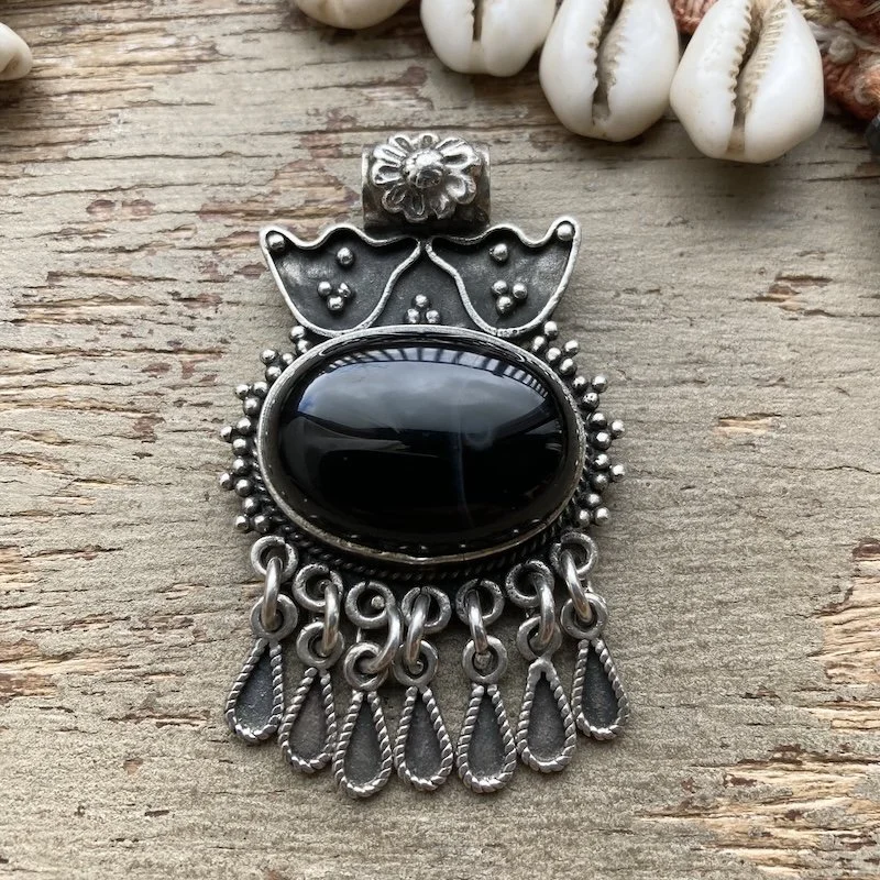 Lovely Vintage Ornate Sterling Silver Agate Pendant