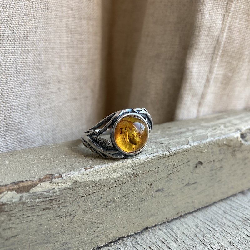 Lovely Sterling Silver Leaf Design Amber Ring