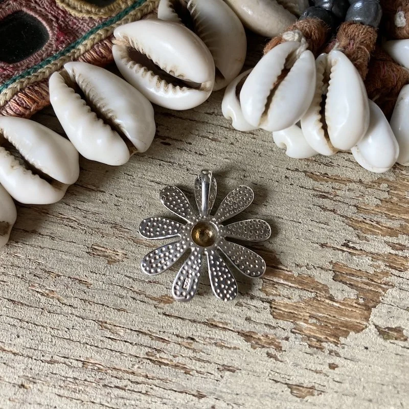sterling silver daisy pendant 2.jpeg