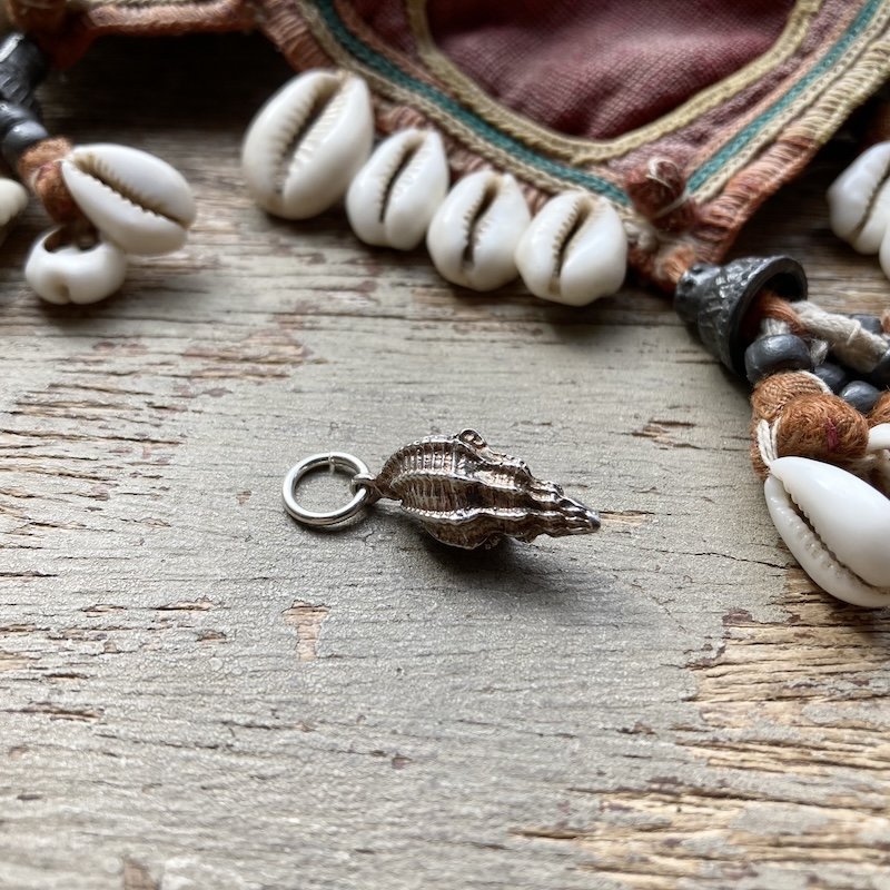 Pretty Vintage Sterling Silver Seashell Pendant