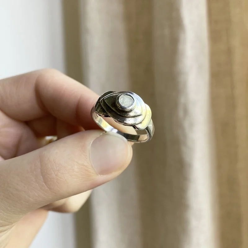 vintage solid silver ring with mother of pearl 3.jpeg