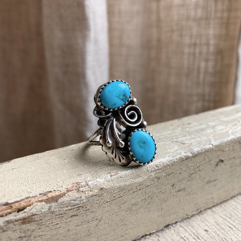 Beautiful Vintage Navajo Sterling Silver Turquoise Ring