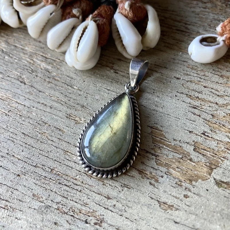 sterling silver labradorite teardrop pendant 1.jpeg