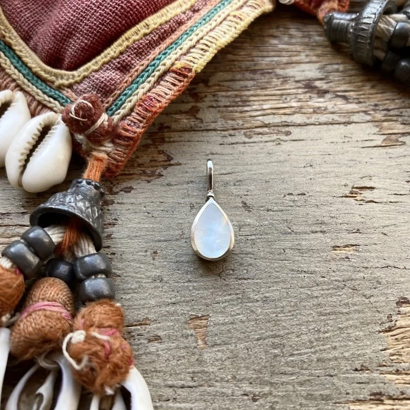 simple sterling silver mother of pearl pendant 1.jpeg