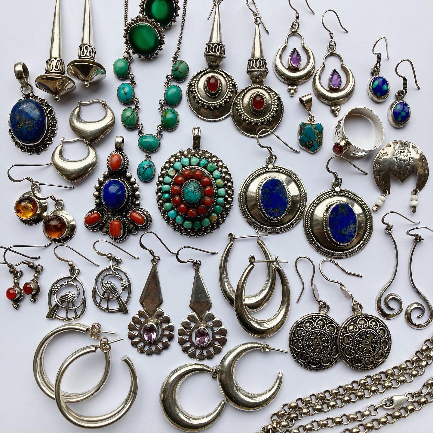 This big collection of vintage beauties is now LIVE! 💫

I&rsquo;m super excited to share them all with you and as ever, I had the best time finding them all and gathering them together 🙏🏼 I hope you see something you like! 

All 925 sterling silve