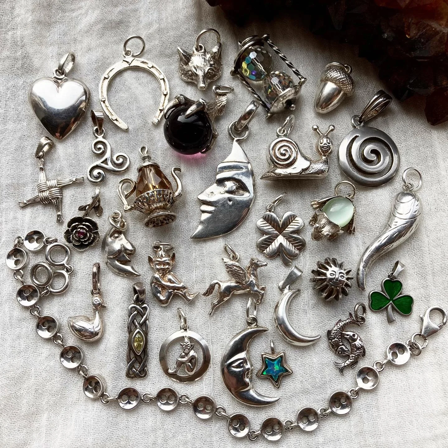 A little collection of the most magical dreamy jewels from my latest buying trip ☁️ 🕯️🌙 

I have so so much fun gathering these pieces together, so I hope you love them as much as I loved finding them 🙏🏼🥰 

All 925 sterling silver, individually 