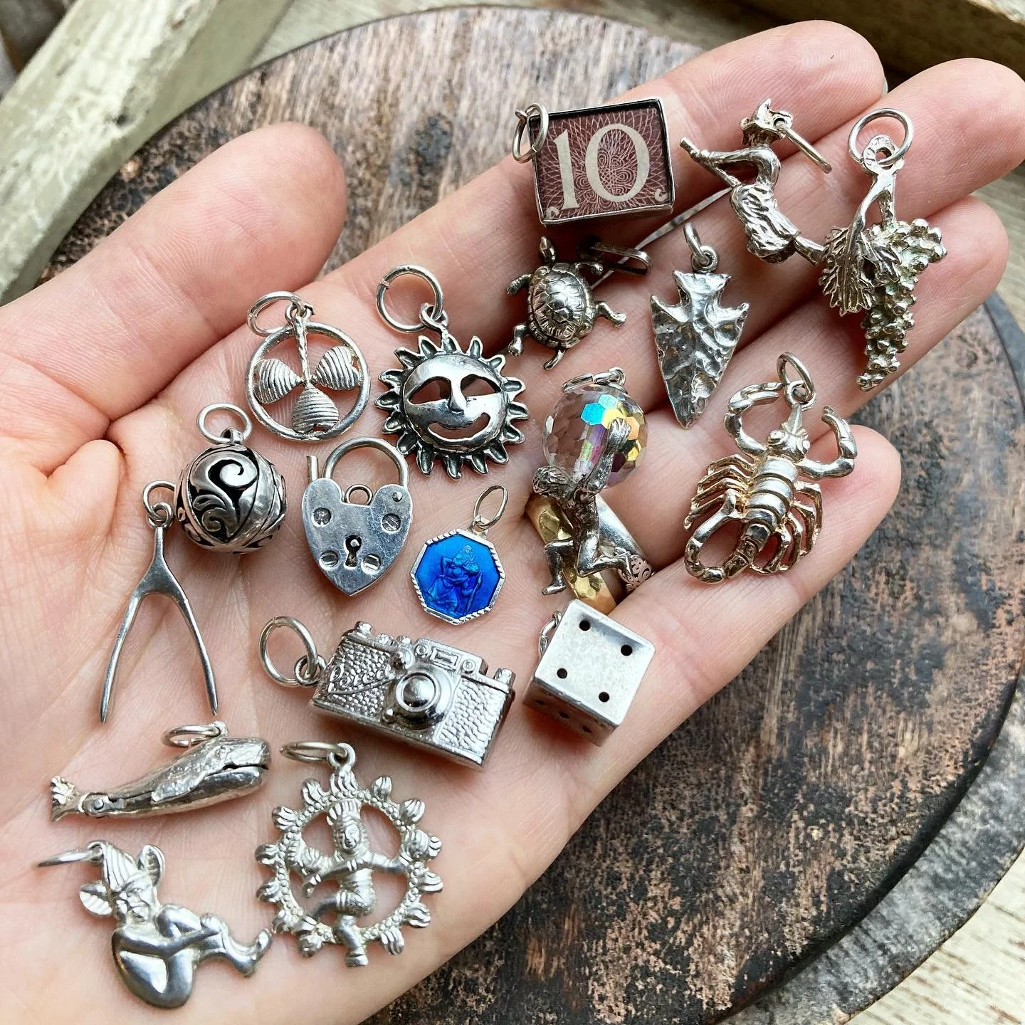 A whole bunch of amazing vintage sterling silver charms and pendants have just made their way online 🍀✨☁️🌞

All individually hand-chosen with love &hearts;️

Hope you find something you like 🙏🏼

#silvercharms #silverpendants #talismans #silverjew
