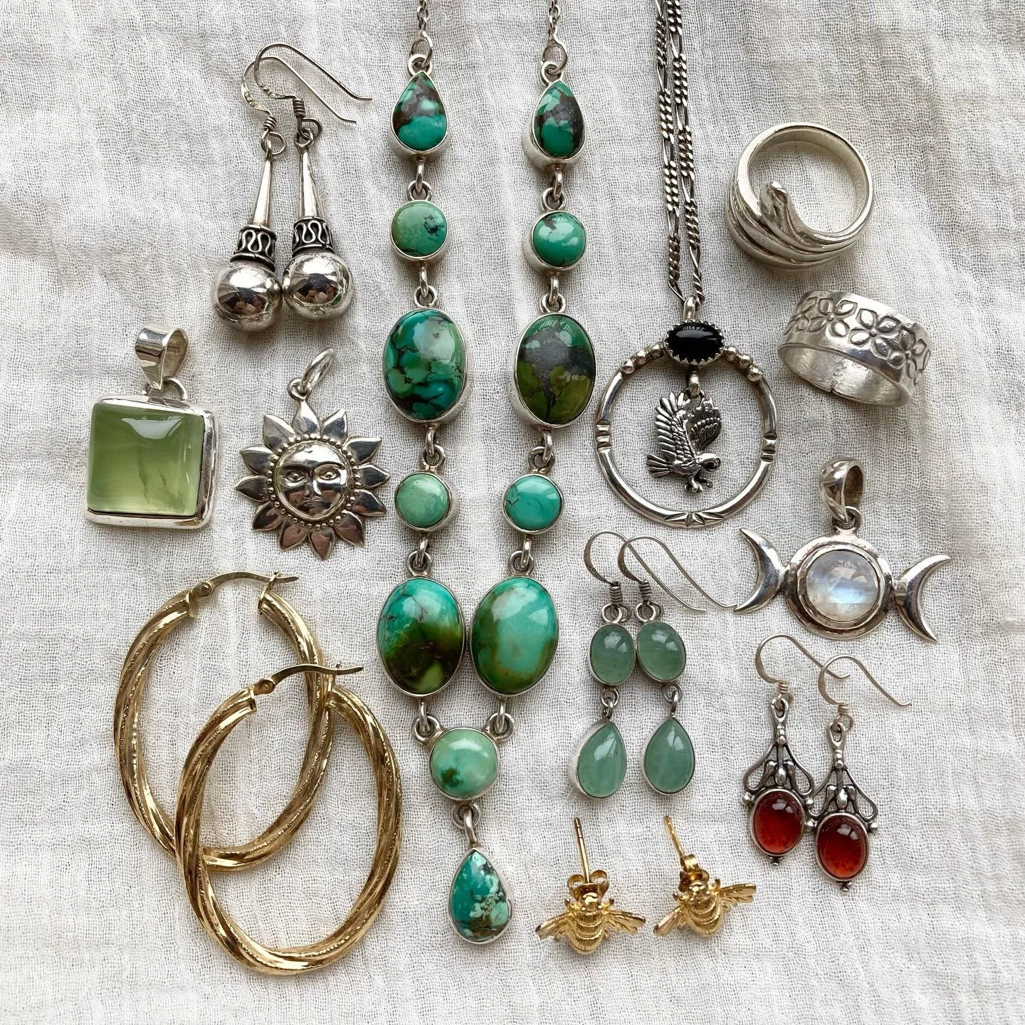 Another little collection of beautiful vintage jewels just added 🌿🦋✨ The turquoise in the necklace is a DREAM 😍

A mix of earrings, rings, necklaces and pendants ✨ All handpicked with lots of LOVE, and made from 925 sterling silver with natural cr