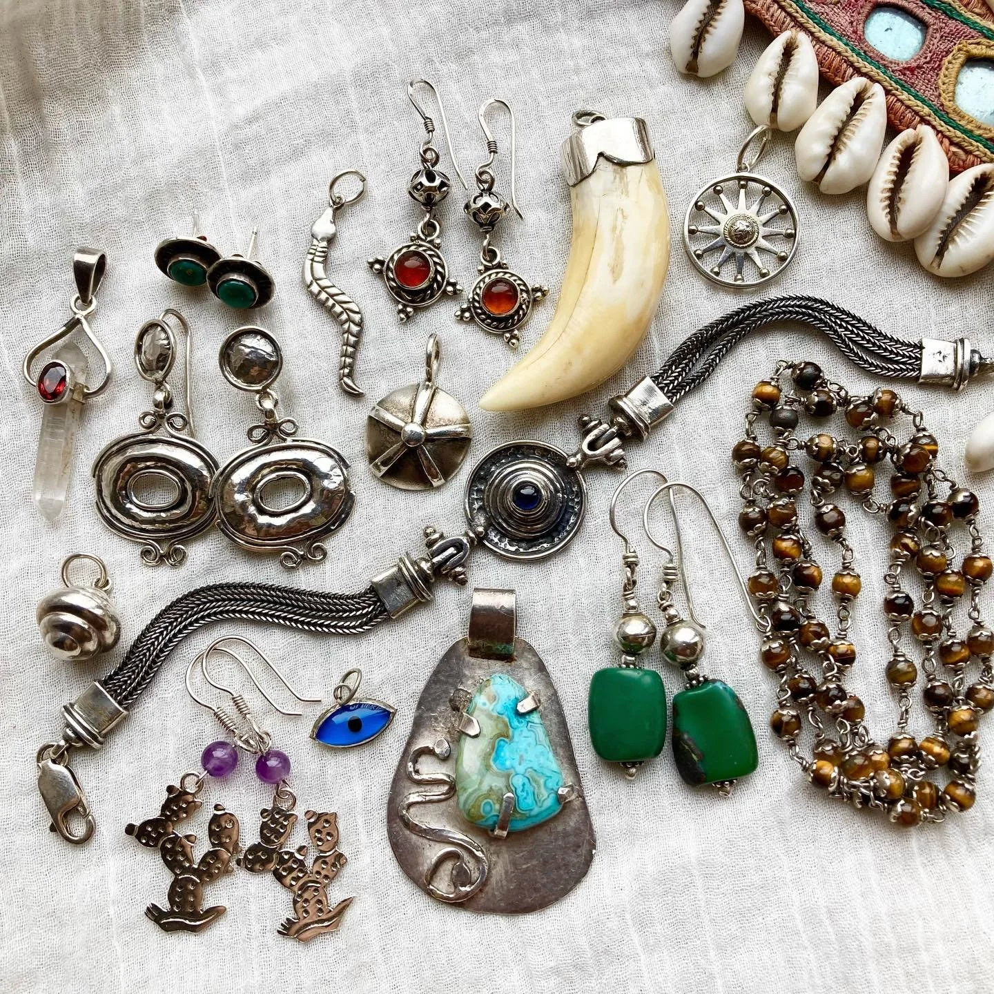 A little collection of some of my favourite recent finds 🤗 Always so happy to share these treasures with you all as I really love finding them 🙏🏼✨

925 sterling silver with natural stones and crystals 🌿 

Find them all online now! 🌞

#bohemianje