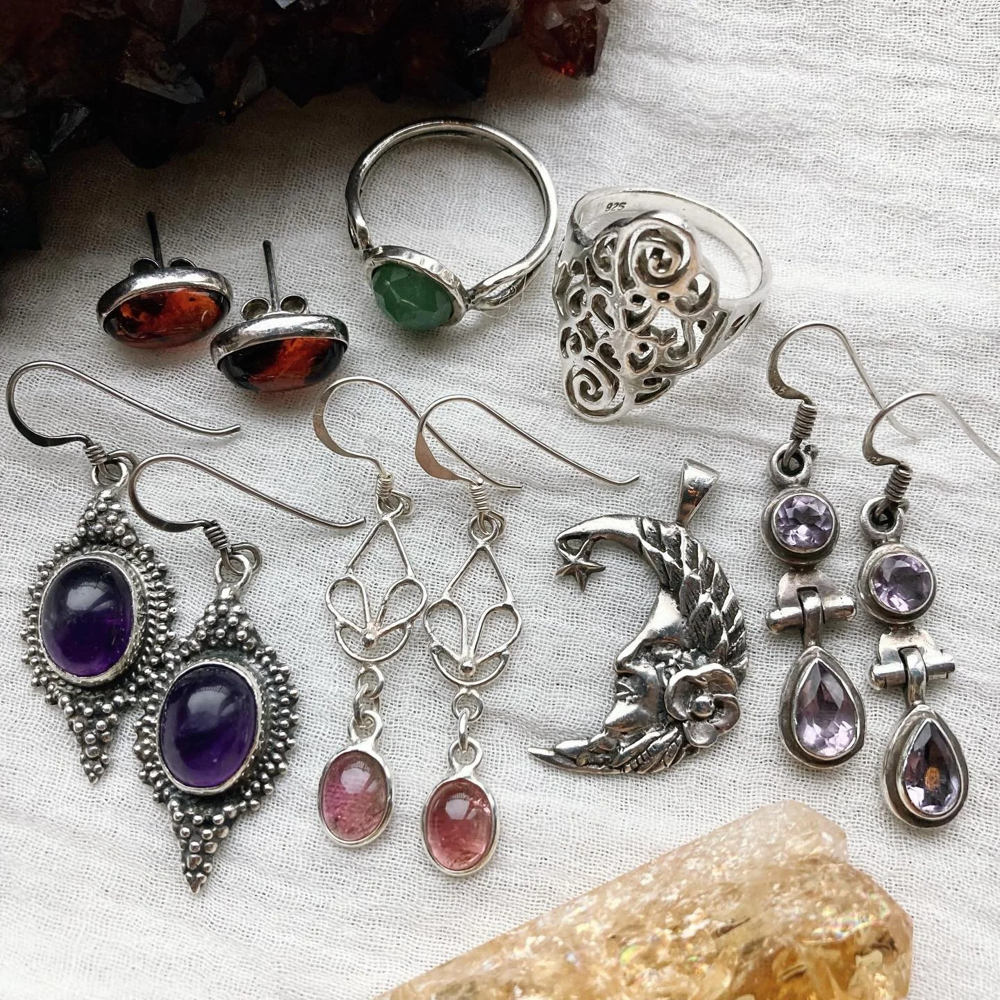 A small handful of dreamy pieces just went online ✨ I&rsquo;m so in love with the beautiful moon! 🌙🌸

#dreamyaesthetic #witchythings #dreamyjewelry #crystaljewellery #whimsicalstyle