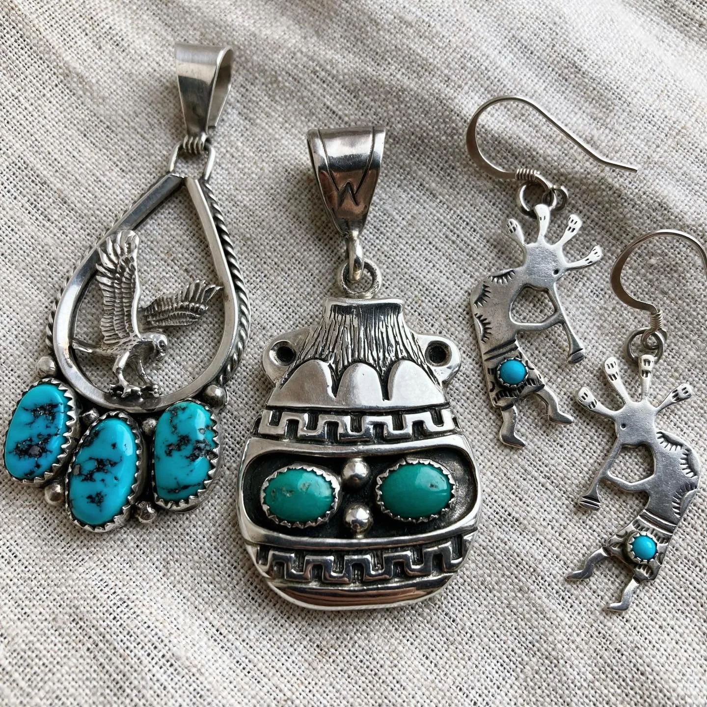 Some beautiful and extra-special vintage Southwestern pieces just added 🌿✨ I know I&rsquo;m going to regret letting these go but ready for them to find their new homes 🙏🏼✨

#turquoiselovers #southwesternjewelry #vintagejewellery #jewelleryinspirat