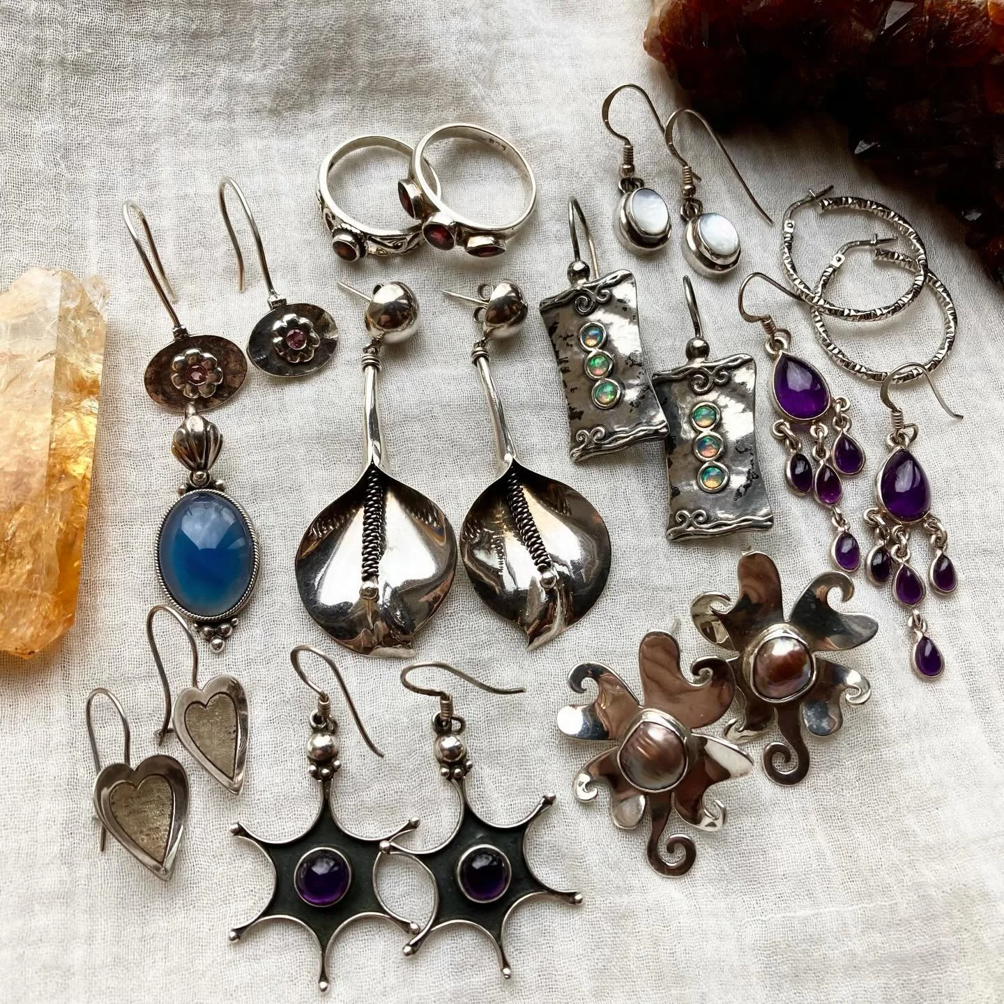Some extra special treasures just added, including lots of dreeeaaaamy earrings 😍☁️🌙 

All 925 sterling silver, handpicked with love and awaiting new forever homes 🙏🏼🤍

Online now ~ hope you love them! 🦋

#dreamyaesthetic #vintageearrings #vint