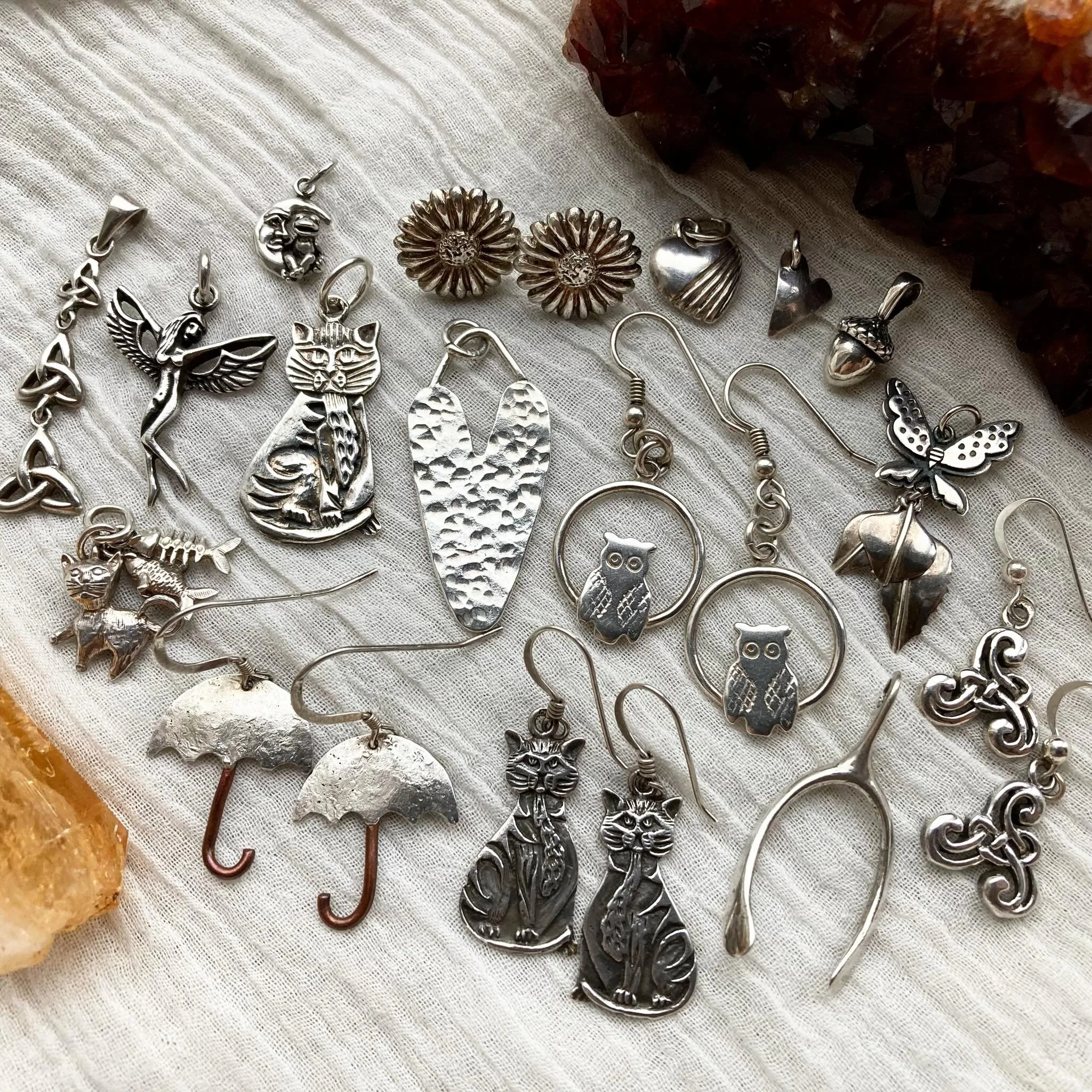 A little bunch of beautiful and magical whimsical pieces just added 🦉🌝☁️🐈&zwj;⬛ Find them all online now! ✨🌙

#whimsicaljewellery #whimsystyle #witchythings #fairyaesthetic #dreamyvibes