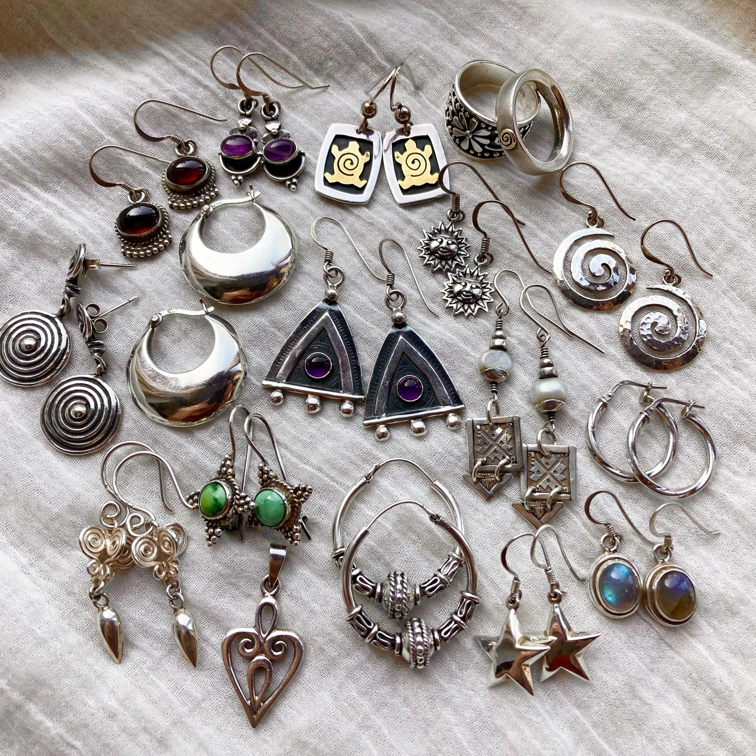 Another collection of some of my favourite recent finds ~ I&rsquo;m so happy to share them with you! 🤍🌙 

Lots of beautiful earrings and a couple of wonderful rings too 🦋

All just listed and available online now ~ I hope you like them! 🌞 

#vint