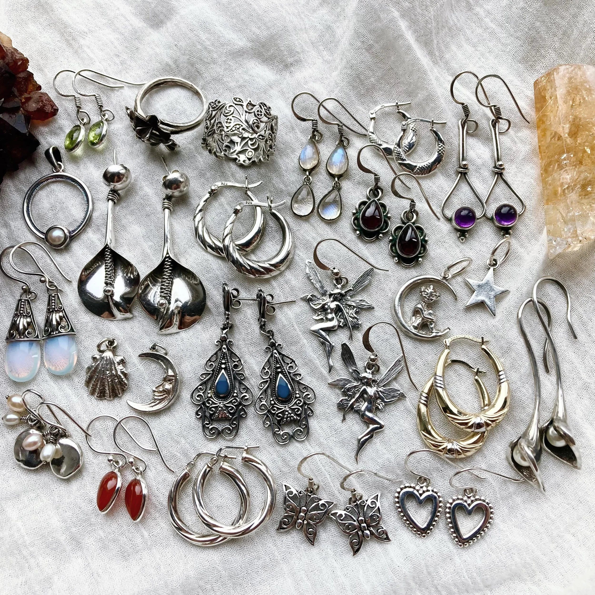 A whole host of whimsical and dreamy vintage treasures just went online 🕯️🌞☁️

Lots of beautiful dangly earrings, some fab hoops, a couple of lovely rings and some little celestial pendants too ✨ Hope you love them as much as I loved finding them a