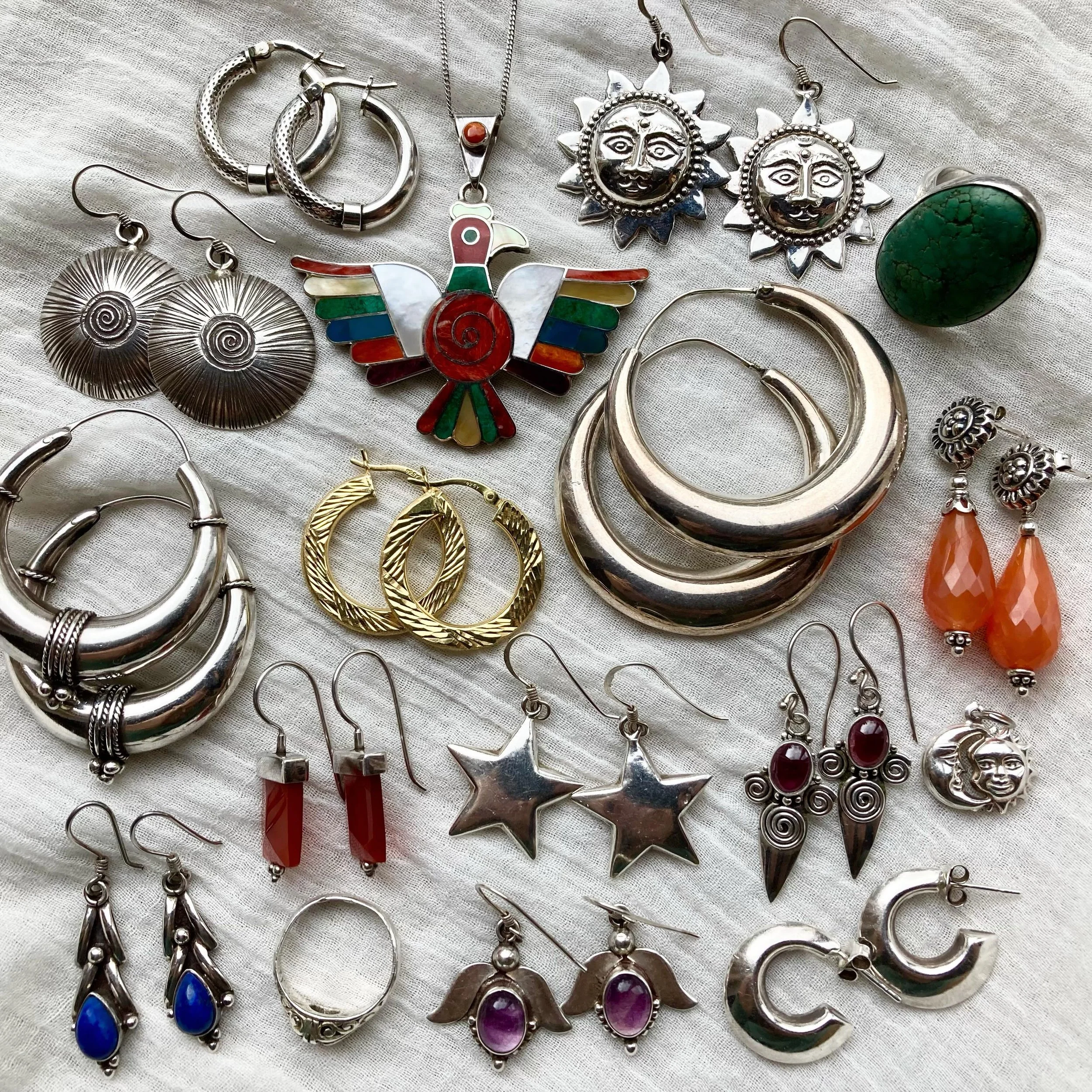 A collection of extra special jewels from one of my latest sourcing trips 😍 So in love with the big statement hoops and the BEAUTIFUL inlaid rainbow bird necklace 🦅 🌈🌞🌿 and there&rsquo;s some gorgeous earrings too ✨

Perfect summery festival pie