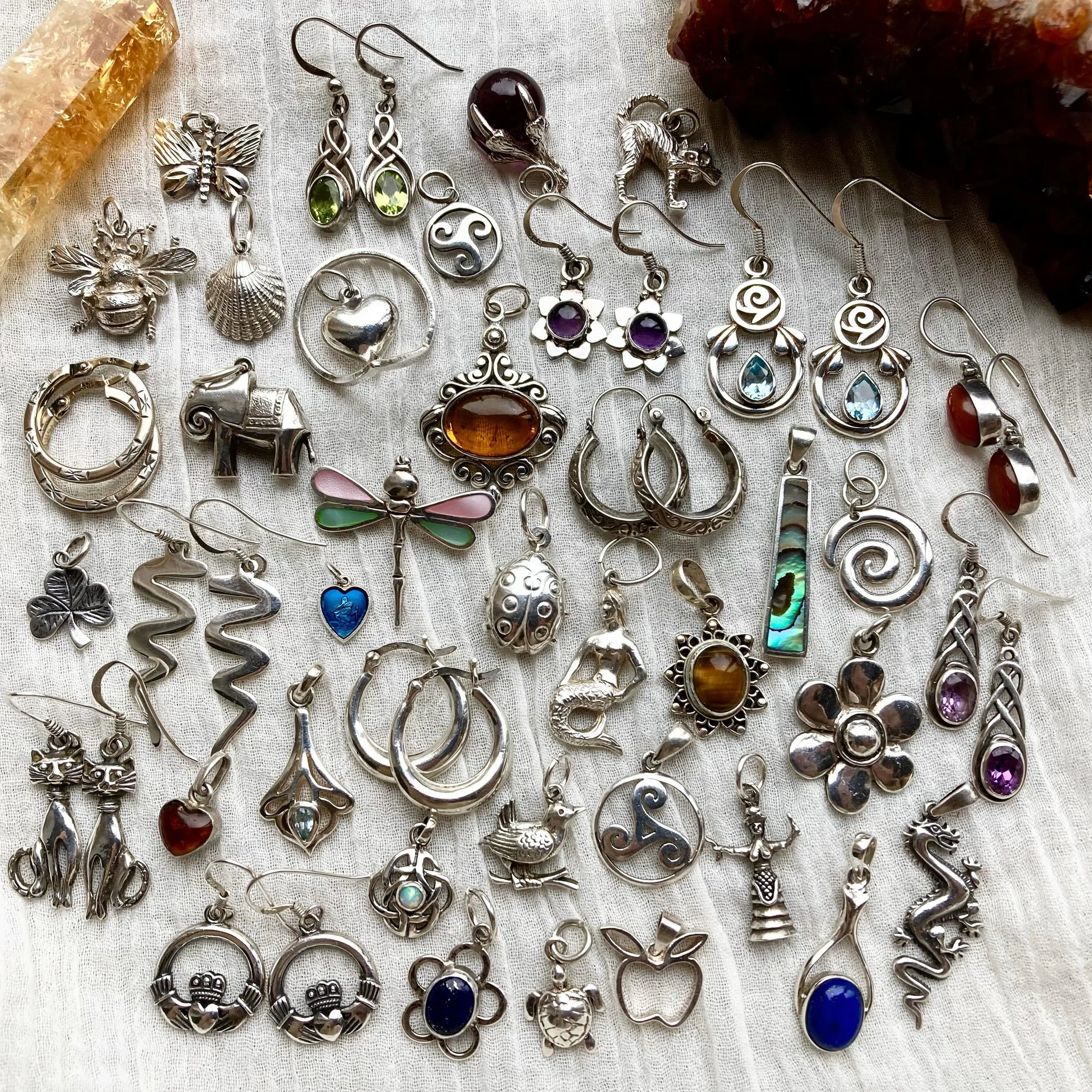 Over 40 beautiful handpicked vintage treasures have just gone online 🤩

Lots of dreamy whimsical pieces, all secondhand, sterling silver, and awaiting their new homes 🙏🏼&hearts;️

I hope you love them as much as I loved finding them all ☺️ All ava