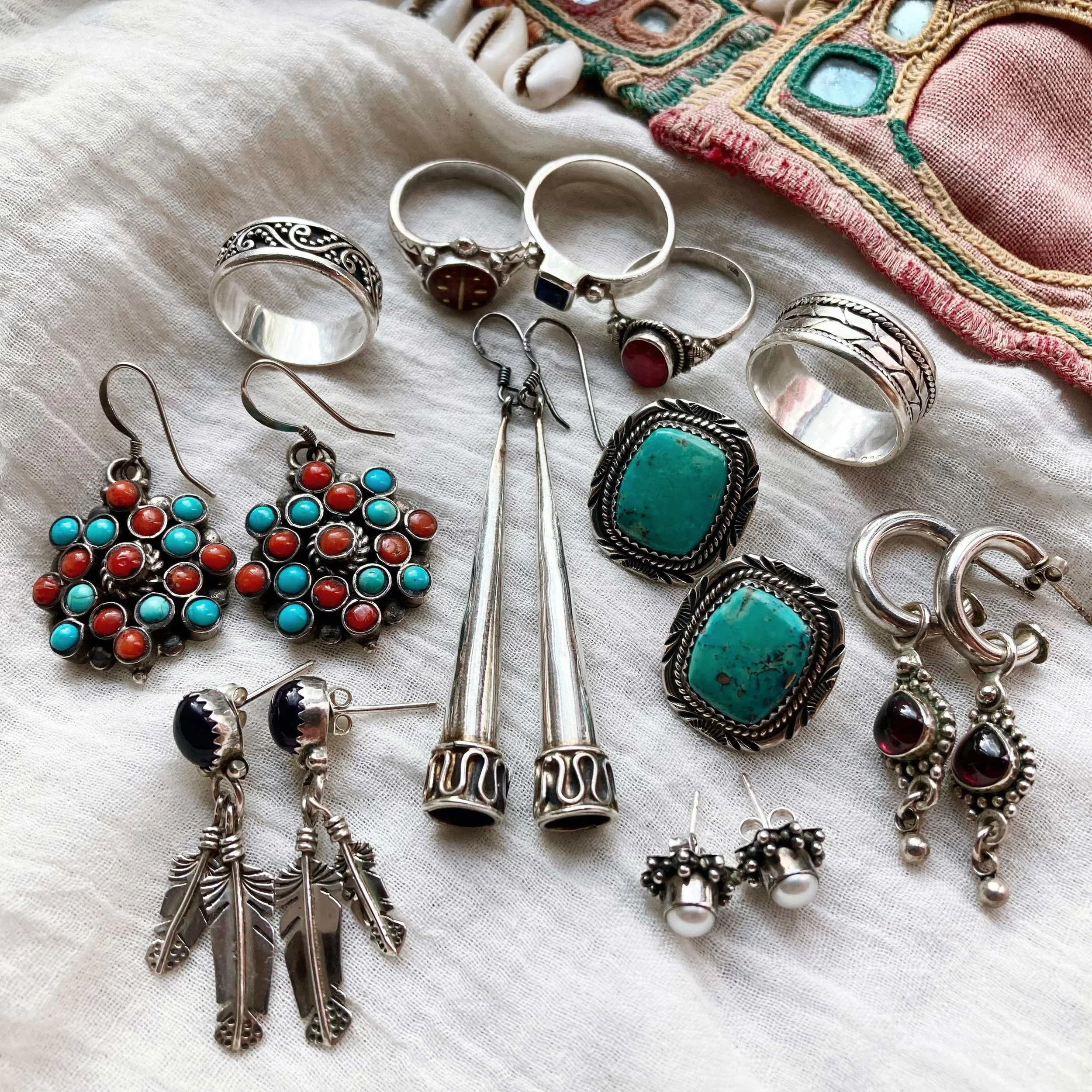Friday evening offerings 💫

A little selection of beautiful treasures just added, including some wonderful turquoise 🤩

All handpicked vintage 925 sterling silver ~ available online now! 🌀 

Hope you all have a glorious weekend! My sister is getti