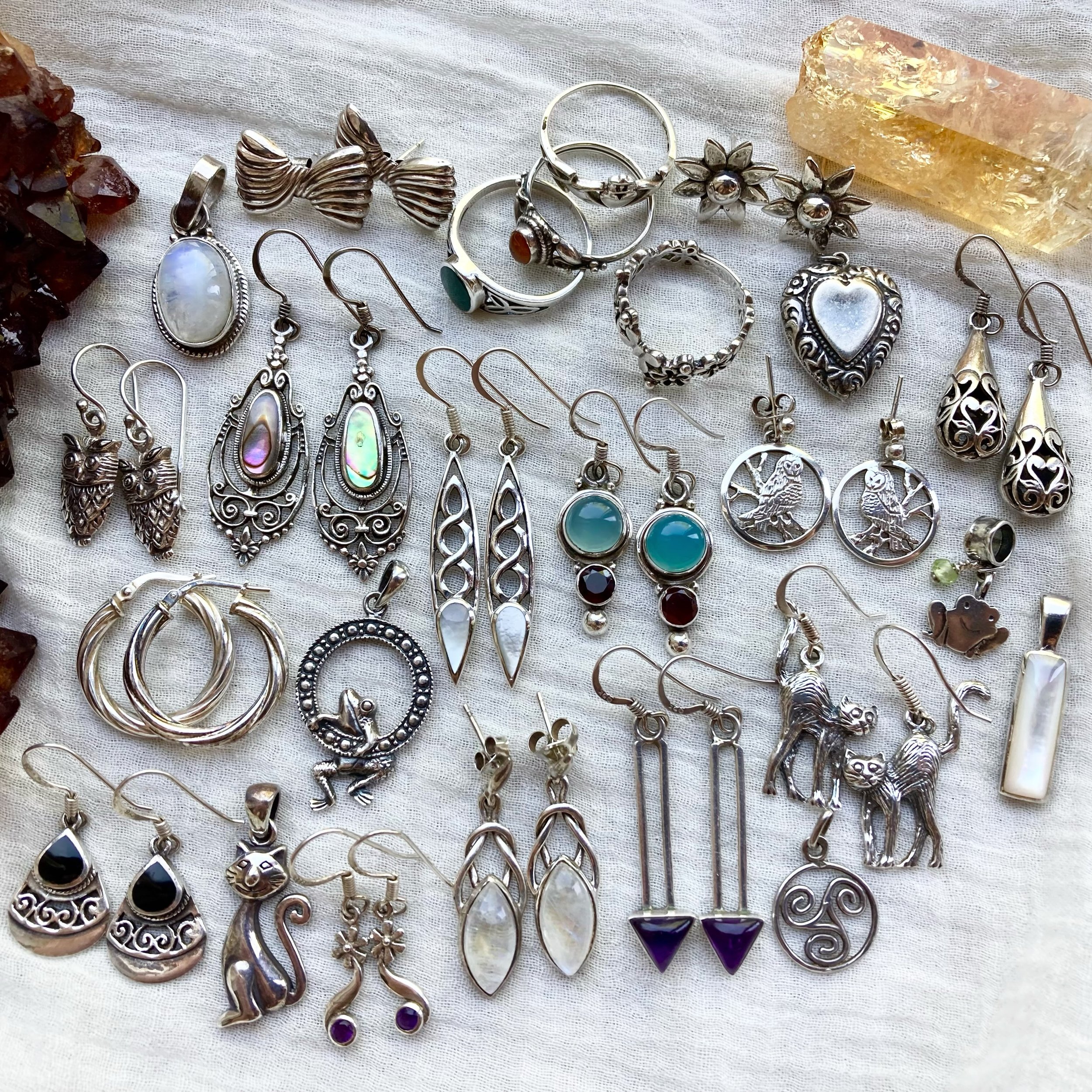 A big bundle of dreamy whimsical jewels just added! ✨🌙 ☁️ 

Lots of really beautiful silver earrings, some wonderful pendants (I&rsquo;m obsessed with the cute little frog!! 🥹) and lovely rings too 🌸🌿

Forever grateful to source these pieces and 