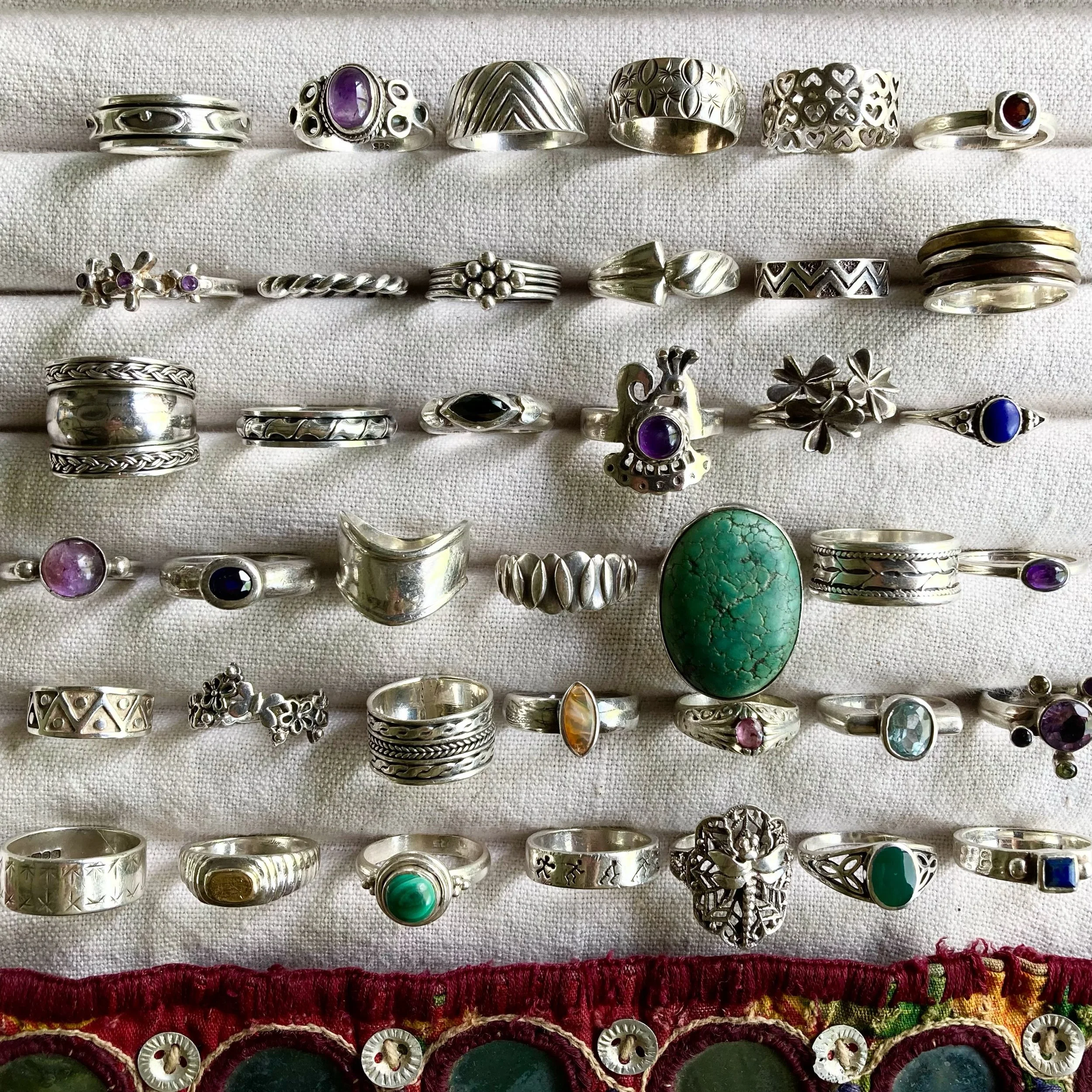 Rings rings rings!! 🙌🏼✨

So many beautiful vintage sterling silver rings available 🌀 All handpicked with LOVE &hearts;️ Lots of different styles, sizes and stones etc, but just one of each available 🌿 

Find them all online now! 🌙✨

#silverrings