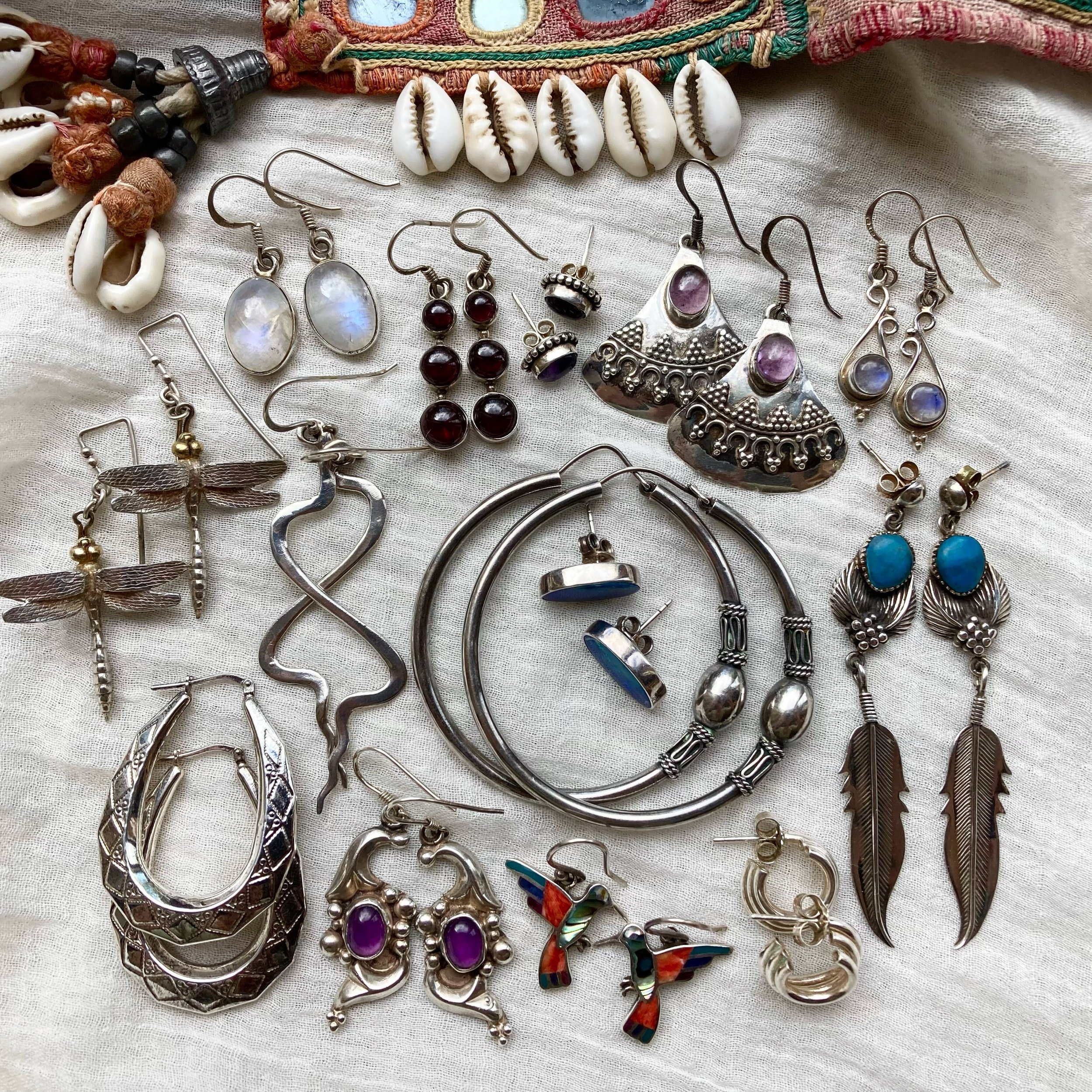 Today&rsquo;s offering is this collection of earrings, made up of some of my absolute favourite recent finds 😍🙏🏼✨

All available online now ~ I hope you like them as much as I liked finding them all ☺️🤍

#vintagejewellery #bohemianjewellery #boho
