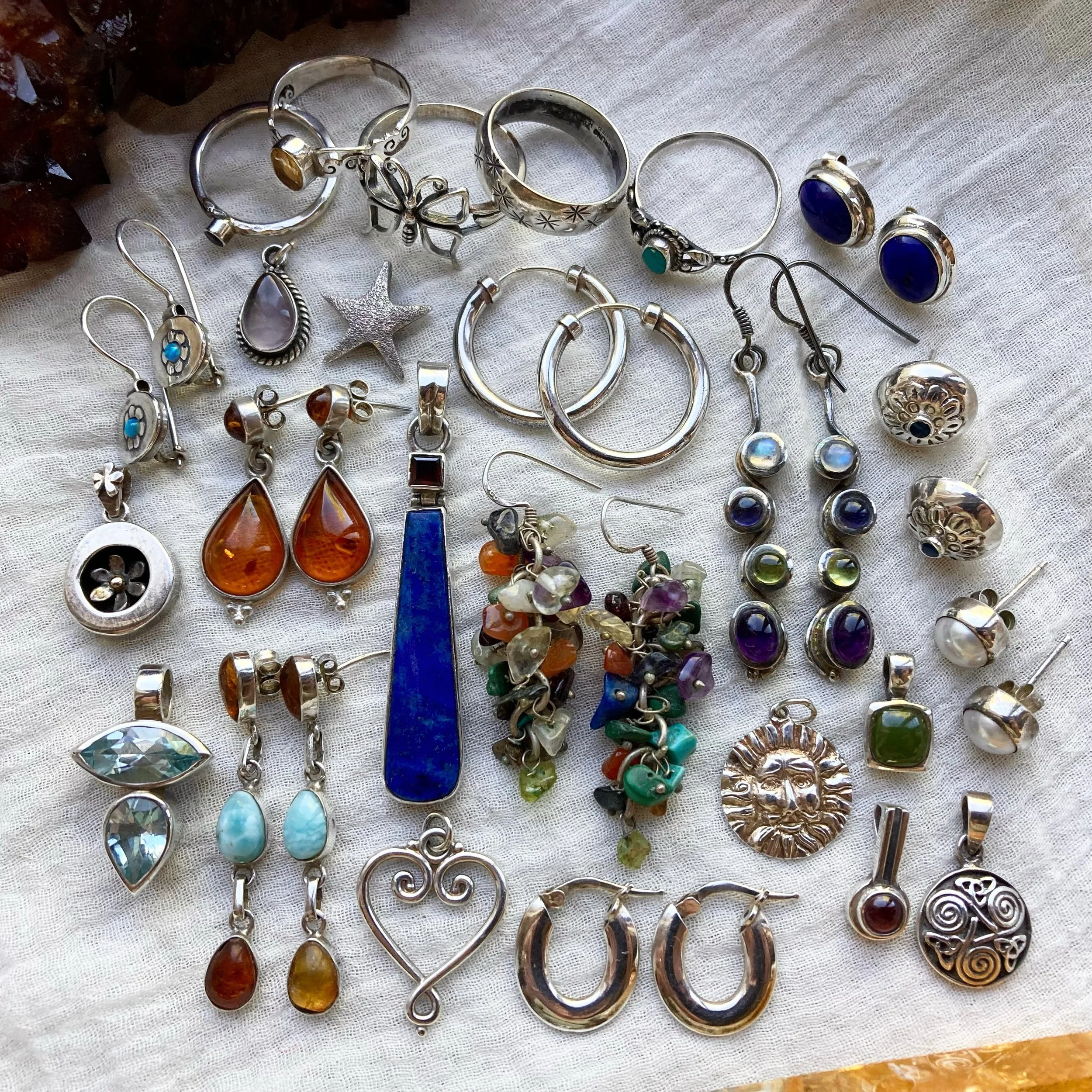 A whole host of beautiful dreamy treasures just added ✨🌞 ☁️ There&rsquo;s so many wonderful crystal pieces is this collection with lots of lovely colours 🌈

All handpicked 925 sterling silver, just one of each available as always 💫

Find them all 