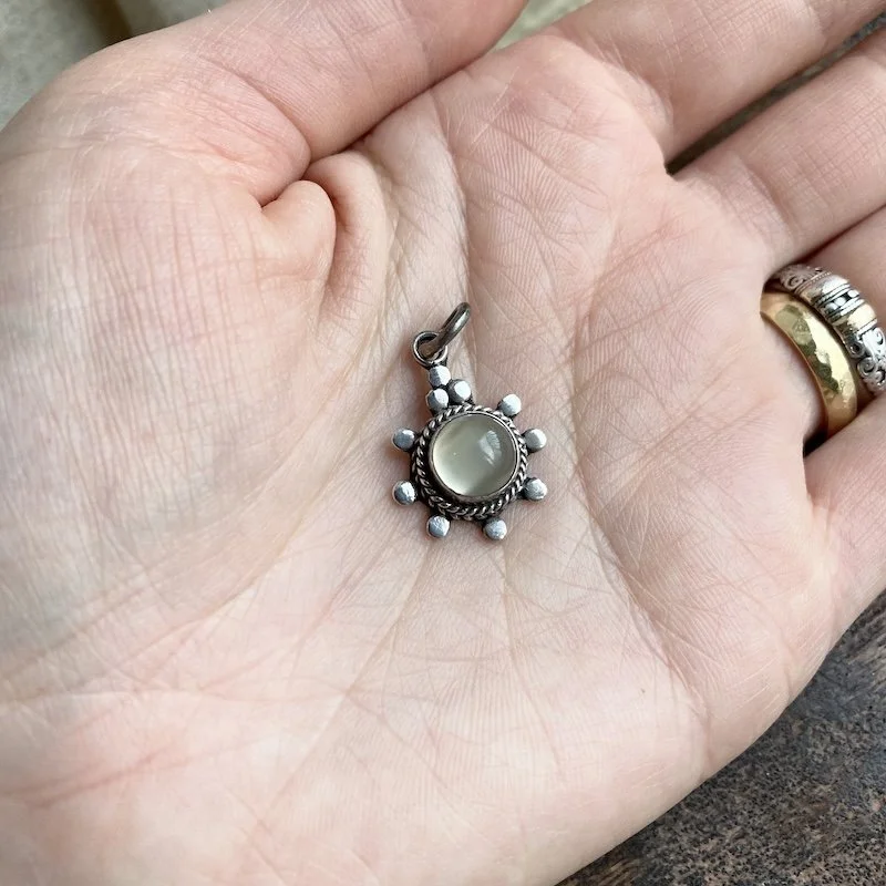 vintage sterling silver moonstone pendant 3.jpeg